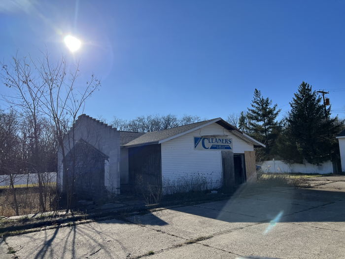 Old 23 Shopping Plaza - Nov 25 2022 (newer photo)